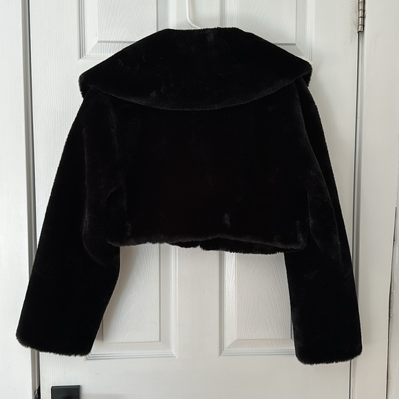Lamarque - Danika Crop Faux Fur Jacket - Picture 7 of 7